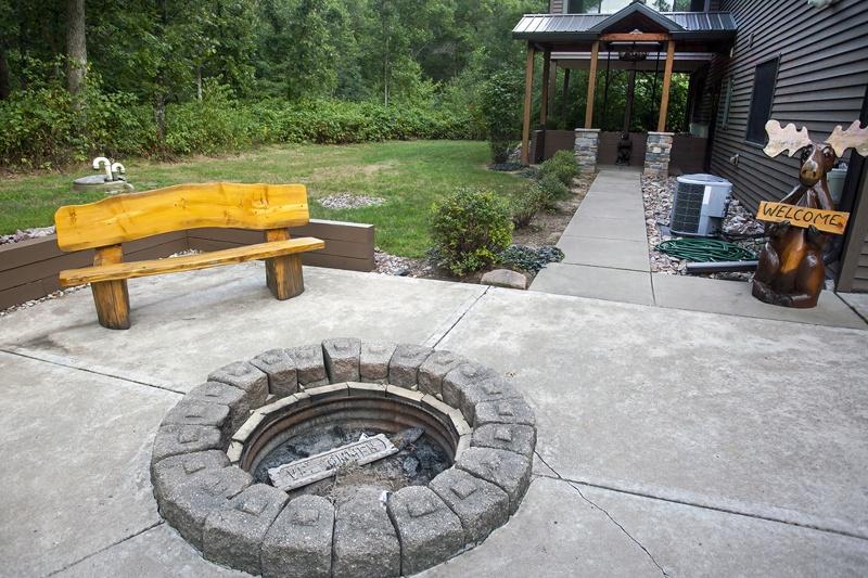 Wisconsin Log Homes for Sale with Firepit WI