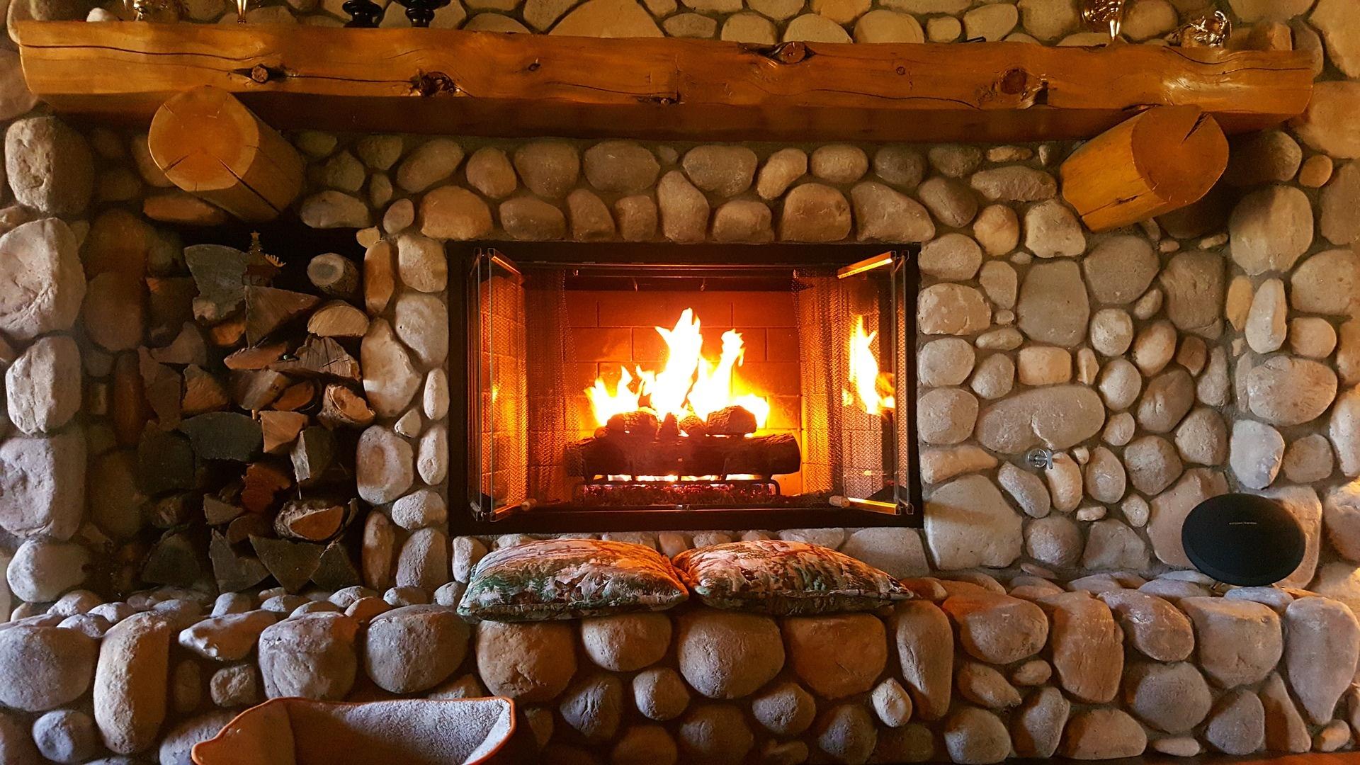Wisconsin Log Homes for Sale with Fireplace WI